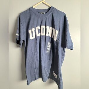 Colosseum Athletics Officially‎ Licensed Apparel University of CT Sz M Tee NWT
